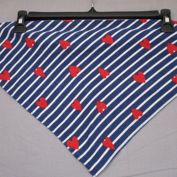Old Navy Triangle Scarf Hearts Blue & Red Unisex Size | L/XL - Picture 3 of 10